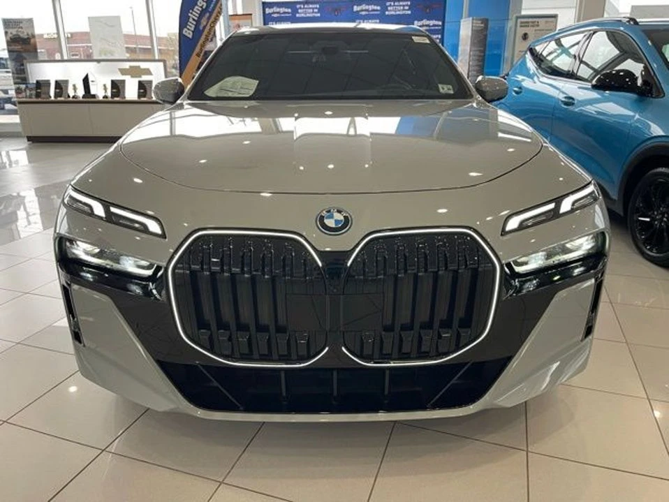 2025 BMW G70 7 Series - Image 3 of 20