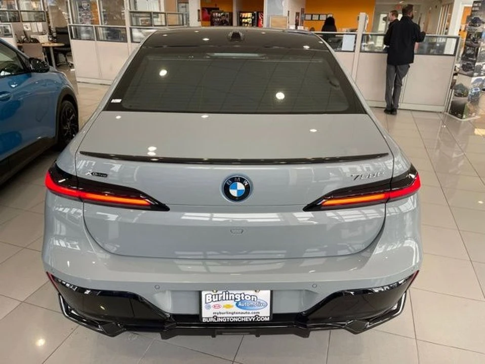2025 BMW G70 7 Series - Image 8 of 20