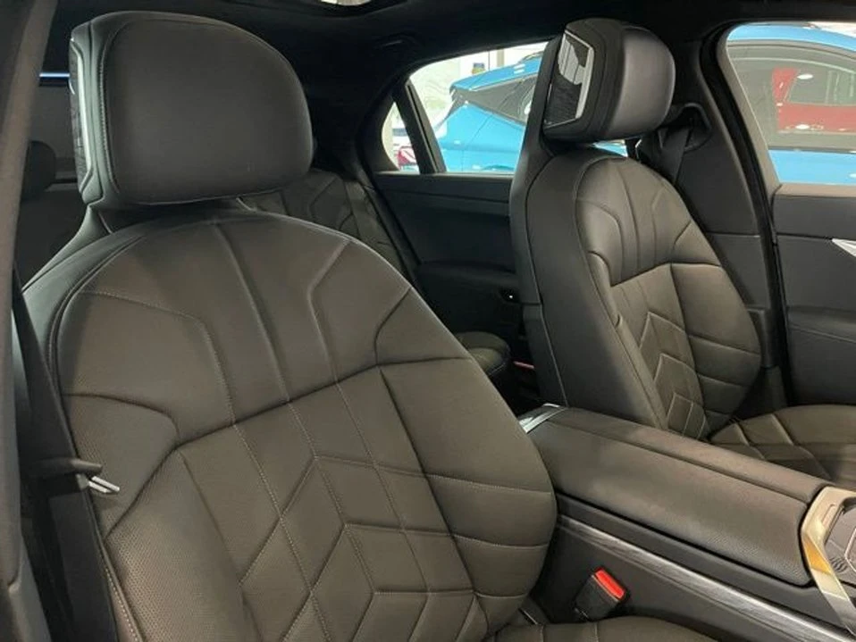 2025 BMW G70 7 Series - Image 18 of 20