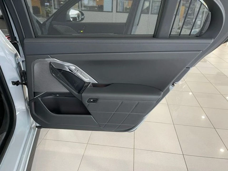 2025 BMW G70 7 Series - Image 12 of 20