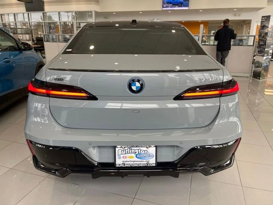2025 BMW G70 7 Series - Image 9 of 20