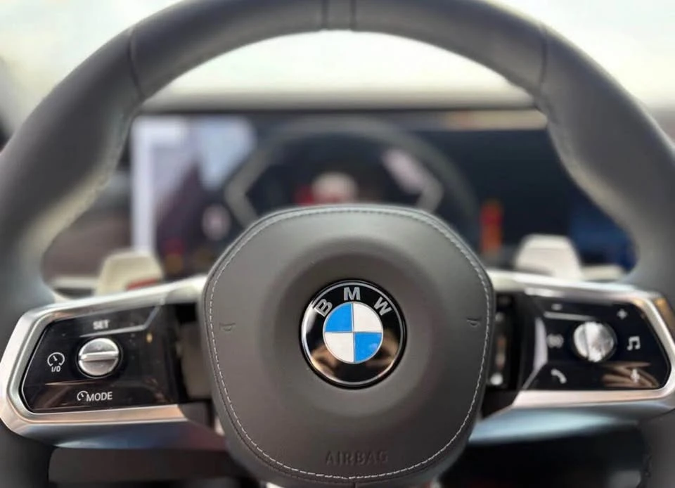 2025 BMW G70 7 Series - Image 7 of 8
