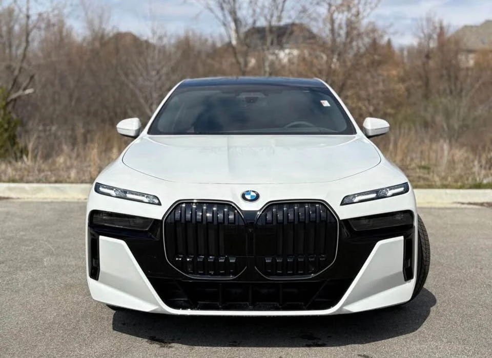 2025 BMW G70 7 Series - Image 2 of 8