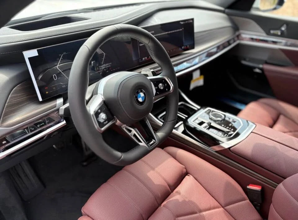 2025 BMW G70 7 Series - Image 4 of 8