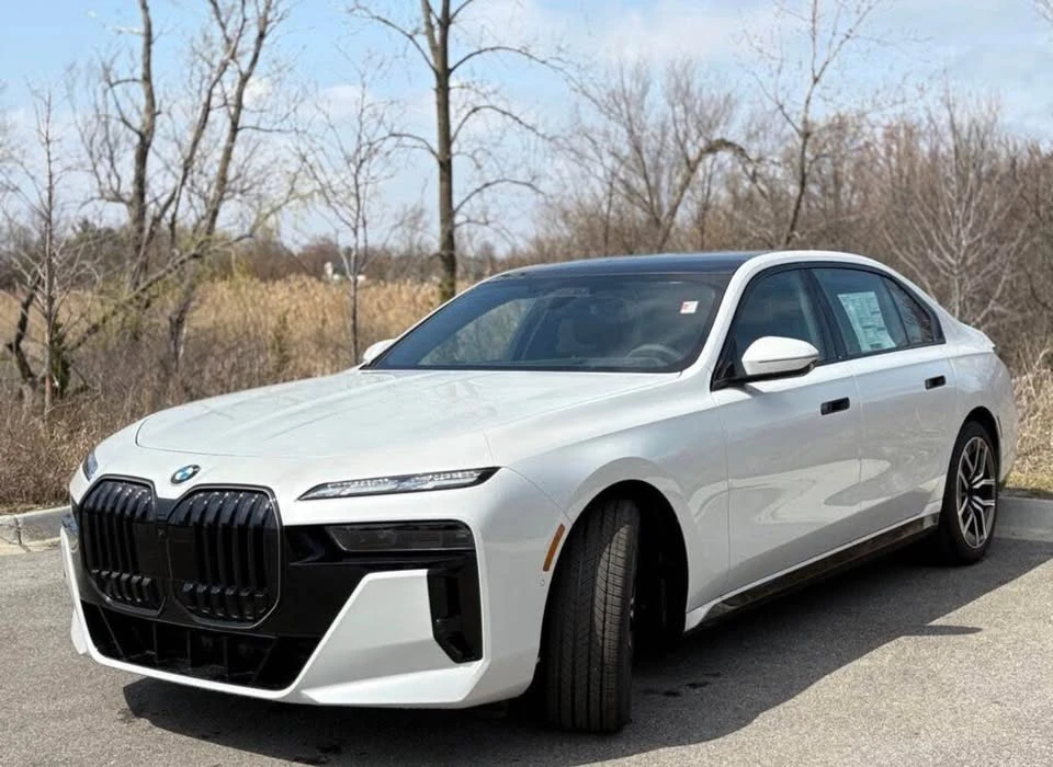 2025 BMW G70 7 Series - Image 3 of 8