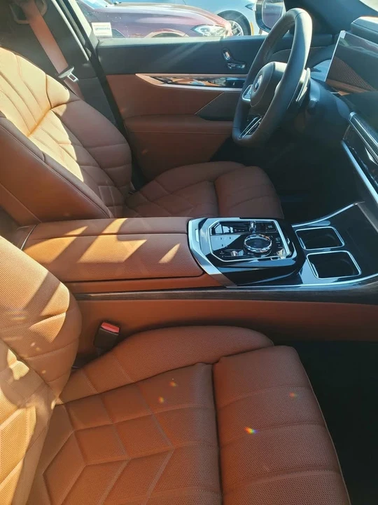 2025 BMW G70 7 Series - Image 10 of 18