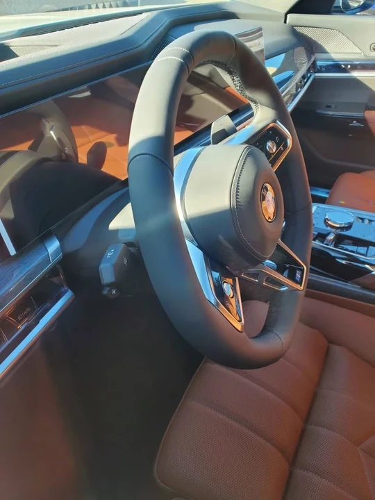 2025 BMW G70 7 Series - Image 14 of 18