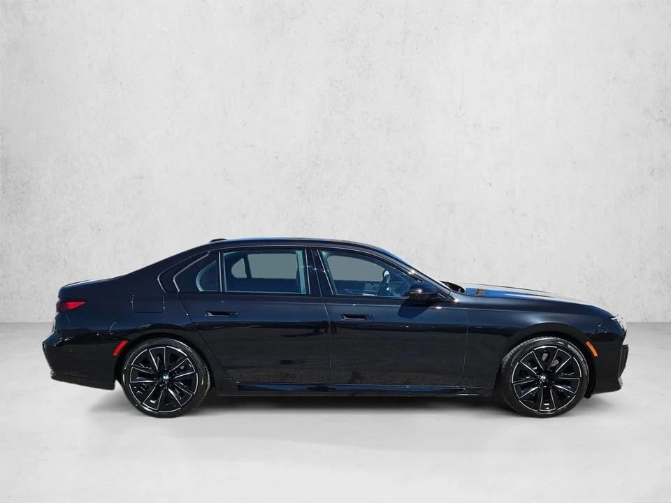 2025 BMW G70 7 Series - Image 4 of 20