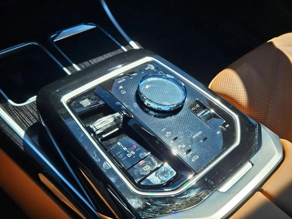 2025 BMW G70 7 Series - Image 14 of 20