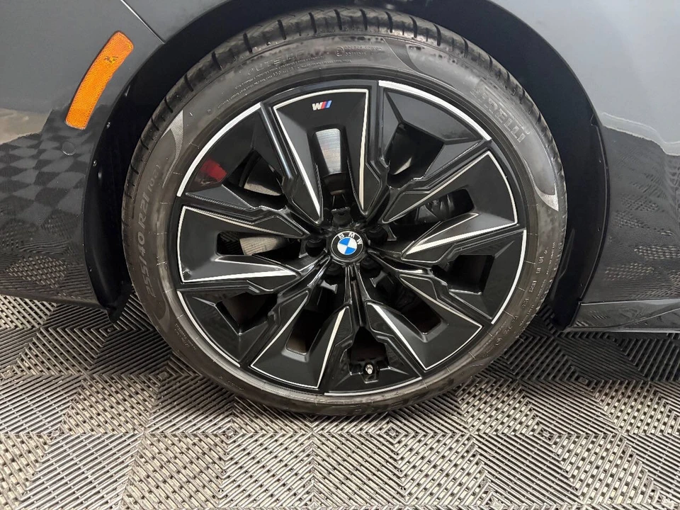 2025 BMW G70 7 Series - Image 17 of 21