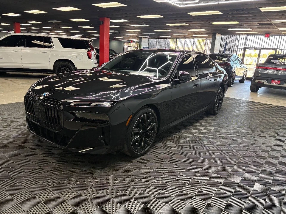 2025 BMW G70 7 Series - Image 7 of 12