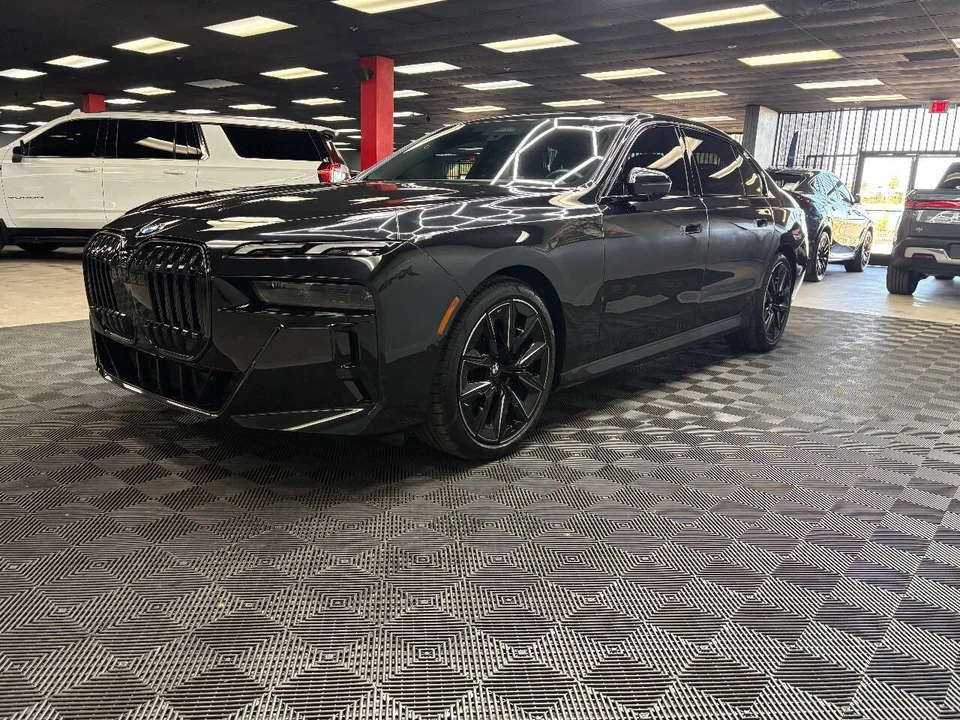 2025 BMW G70 7 Series - Image 6 of 12