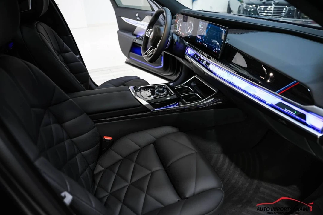 2025 BMW G70 7 Series - Image 11 of 12