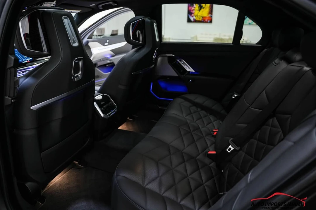2025 BMW G70 7 Series - Image 9 of 12