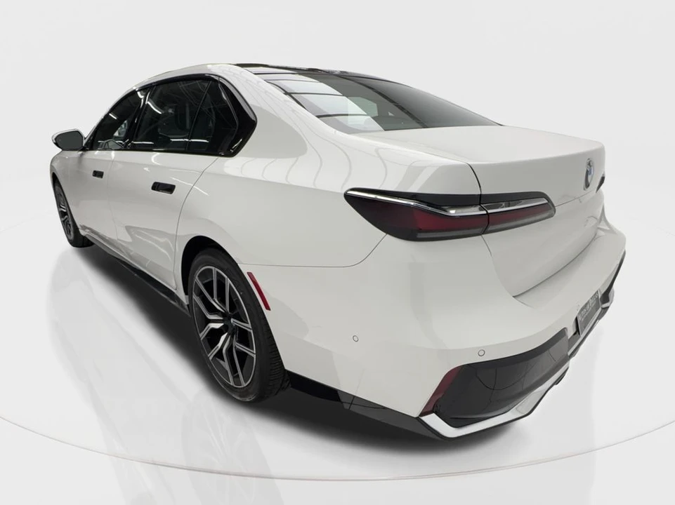 2025 BMW G70 7 Series - Image 12 of 21