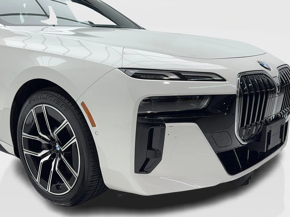 2025 BMW G70 7 Series - Image 3 of 21