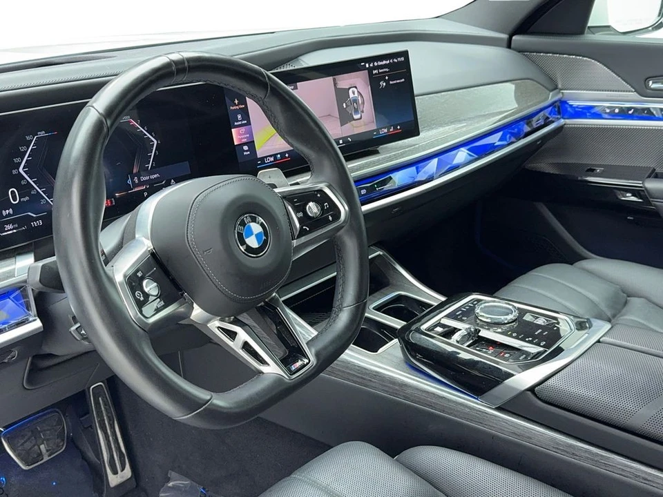 2025 BMW G70 7 Series - Image 14 of 21