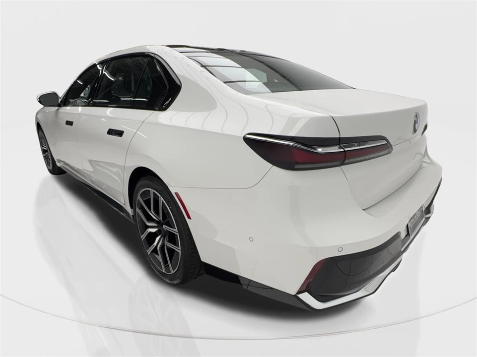 2025 BMW G70 7 Series - Image 12 of 12