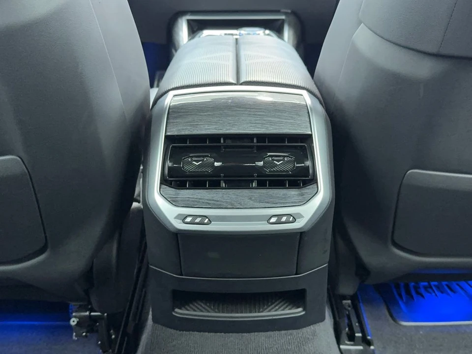 2025 BMW G70 7 Series - Image 21 of 21