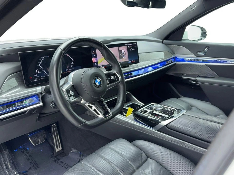 2025 BMW G70 7 Series - Image 13 of 21