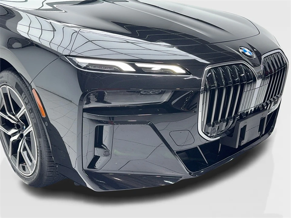 2025 BMW G70 7 Series - Image 3 of 12