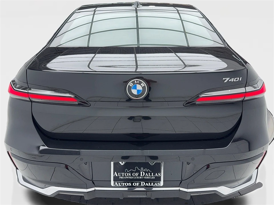 2025 BMW G70 7 Series - Image 11 of 12