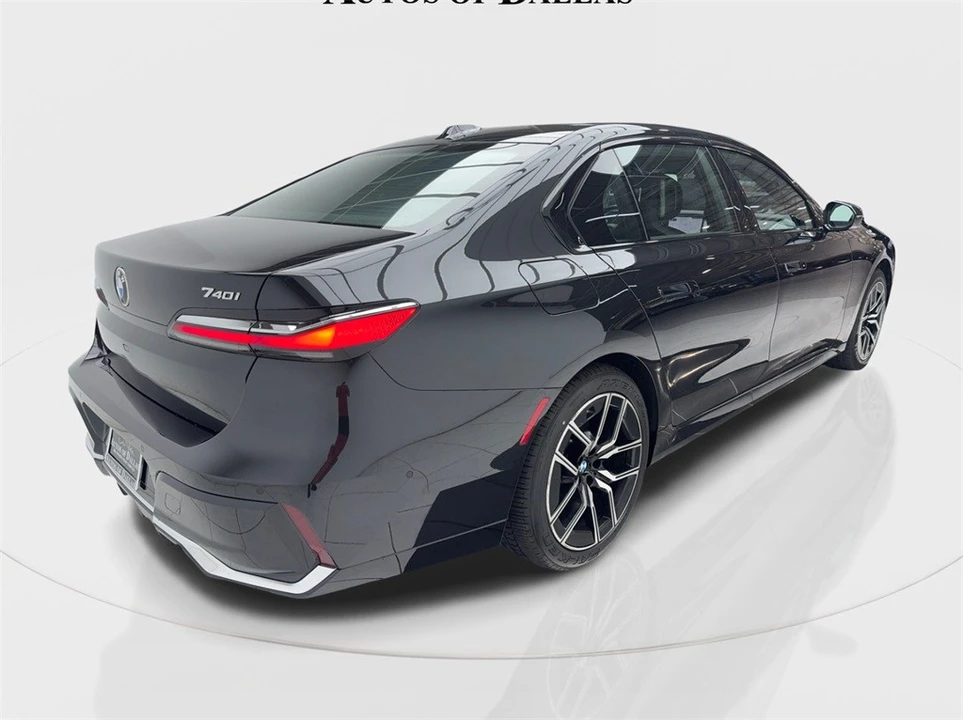 2025 BMW G70 7 Series - Image 9 of 12