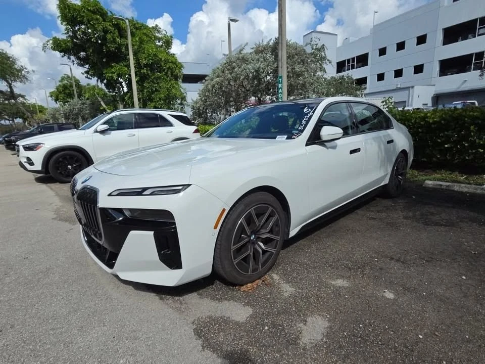 2025 BMW G70 7 Series - Image 8 of 11