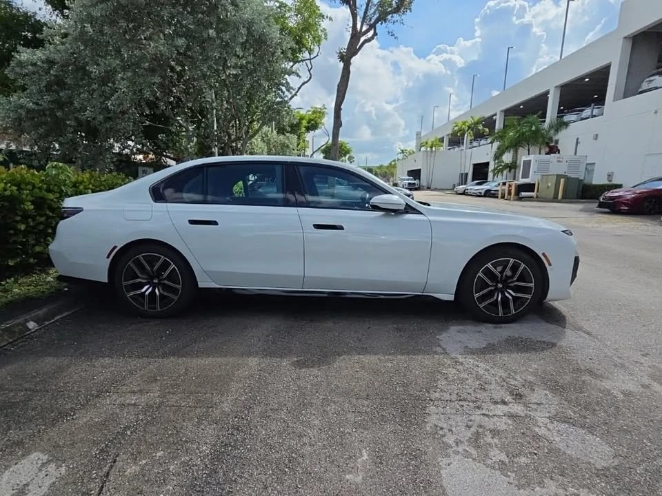 2025 BMW G70 7 Series - Image 3 of 11