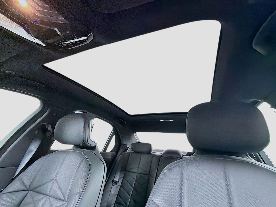 2025 BMW G70 7 Series - Image 16 of 21