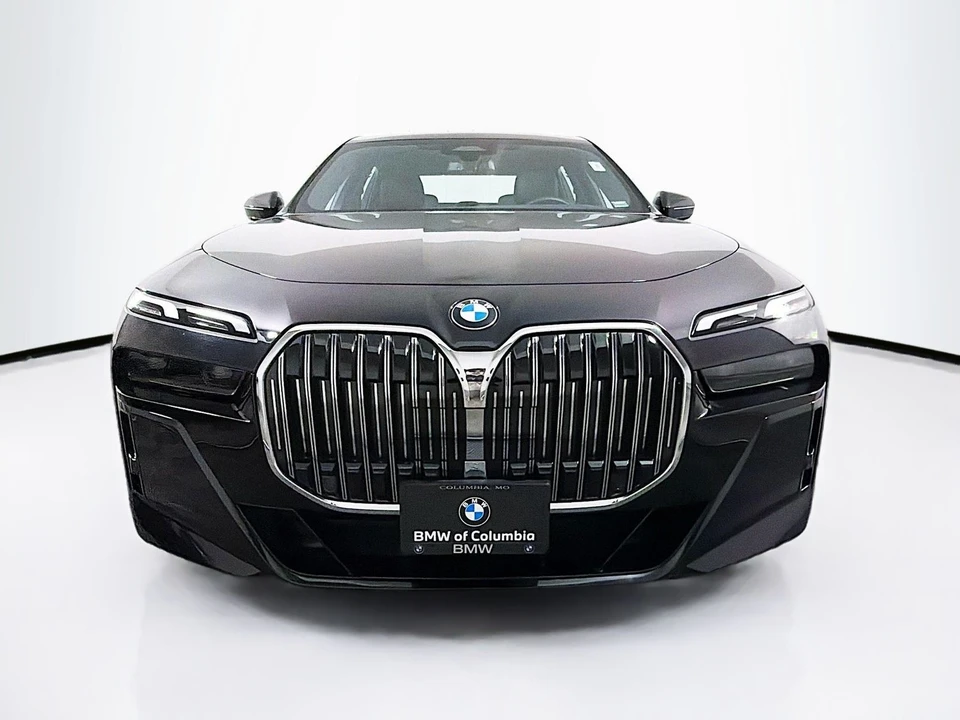 2025 BMW G70 7 Series - Image 2 of 21