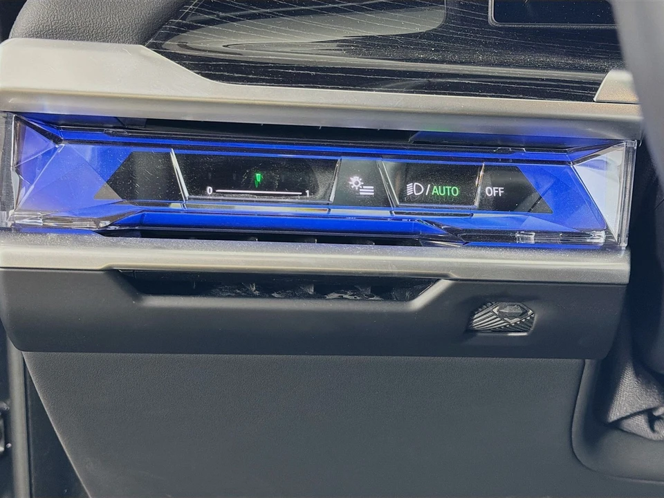 2025 BMW G70 7 Series - Image 12 of 21