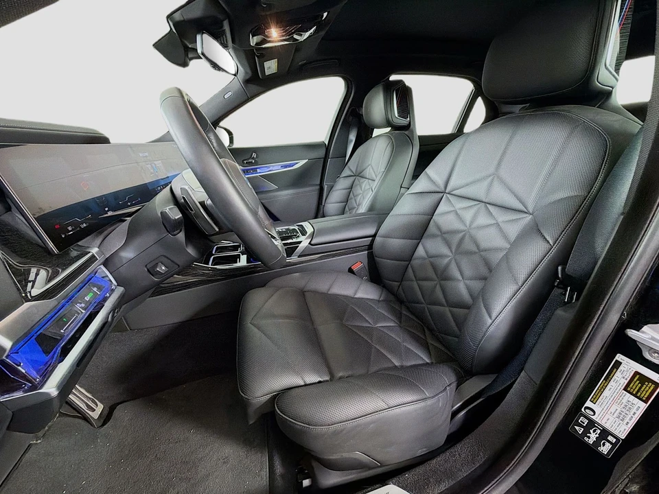 2025 BMW G70 7 Series - Image 13 of 21