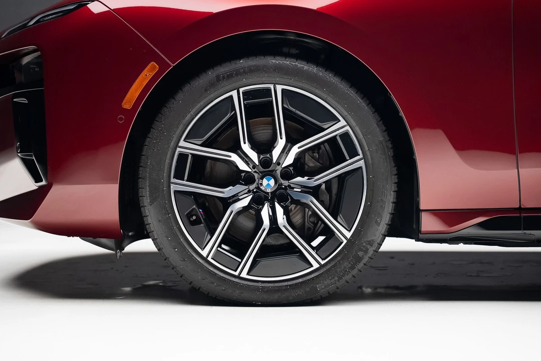 2025 BMW G70 7 Series - Image 19 of 21