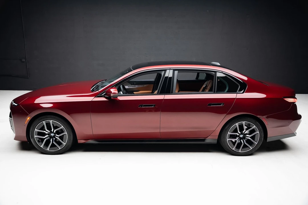 2025 BMW G70 7 Series - Image 16 of 21