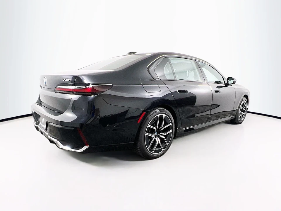 2025 BMW G70 7 Series - Image 8 of 21