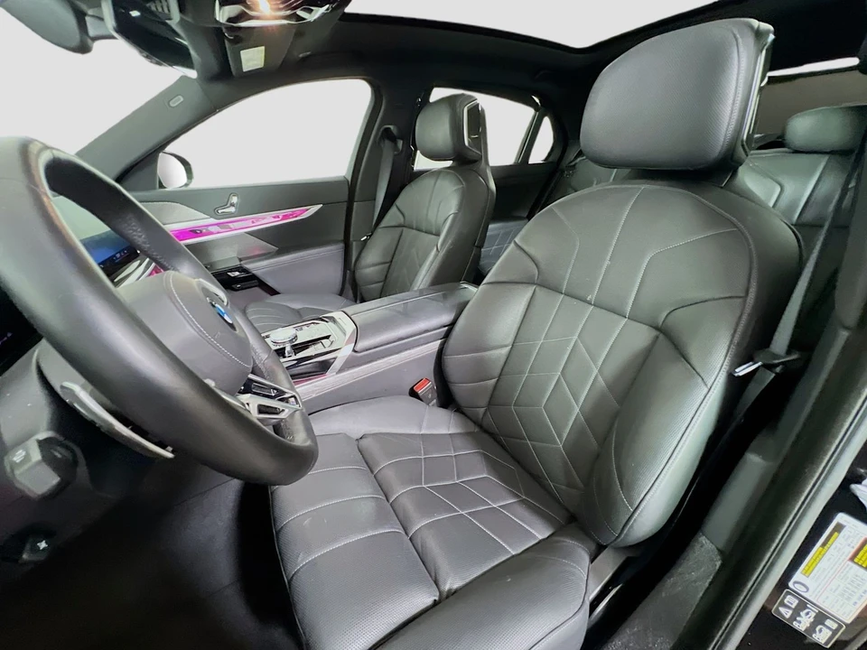 2025 BMW G70 7 Series - Image 13 of 21