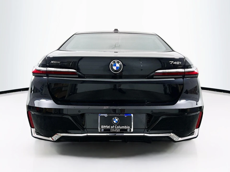 2025 BMW G70 7 Series - Image 7 of 21