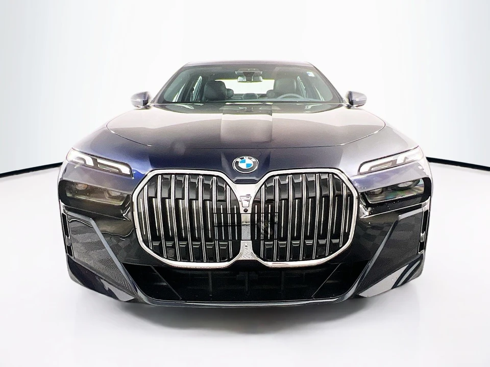 2025 BMW G70 7 Series - Image 2 of 21