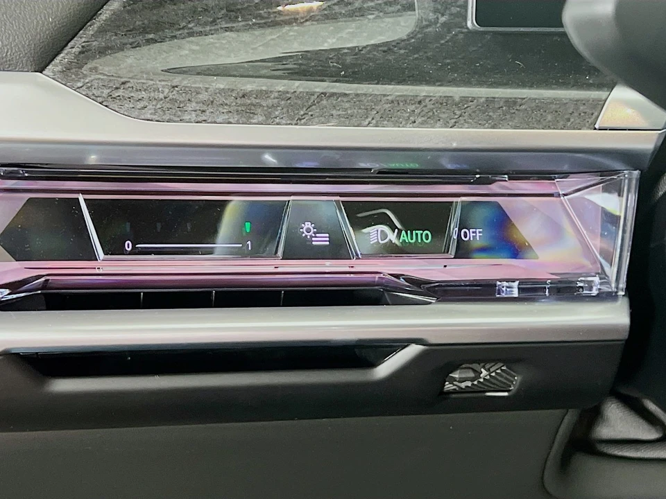 2025 BMW G70 7 Series - Image 12 of 21