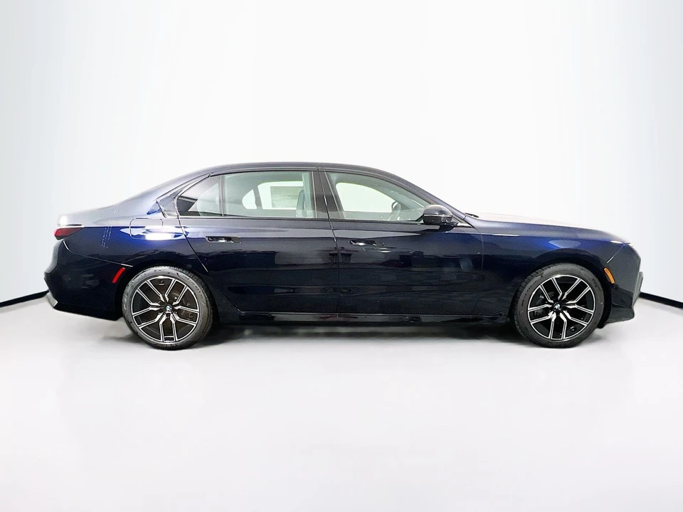 2025 BMW G70 7 Series - Image 9 of 21