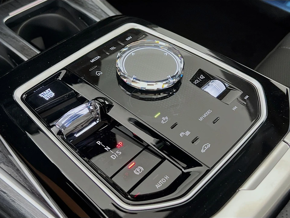 2025 BMW G70 7 Series - Image 21 of 21