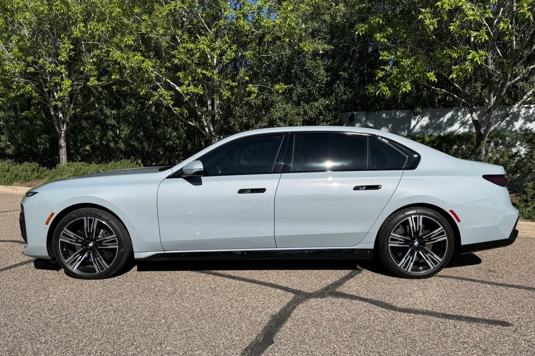 2025 BMW G70 7 Series - Image 3 of 7