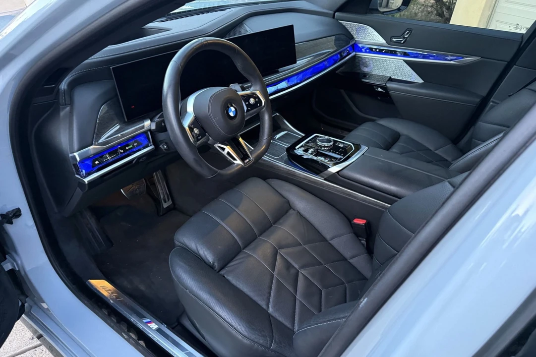 2025 BMW G70 7 Series - Image 5 of 7