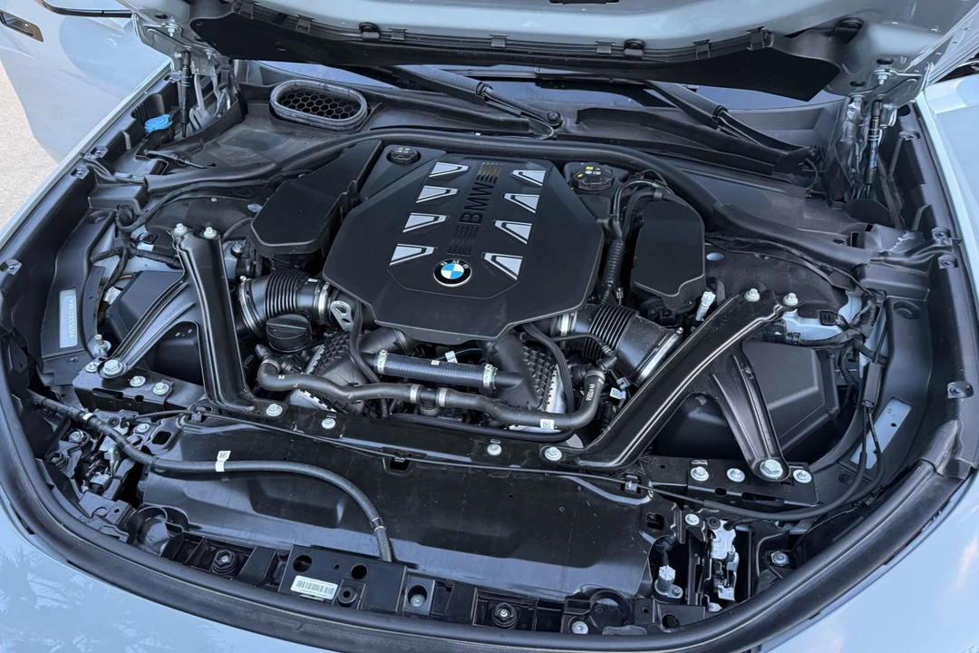2025 BMW G70 7 Series - Image 6 of 7