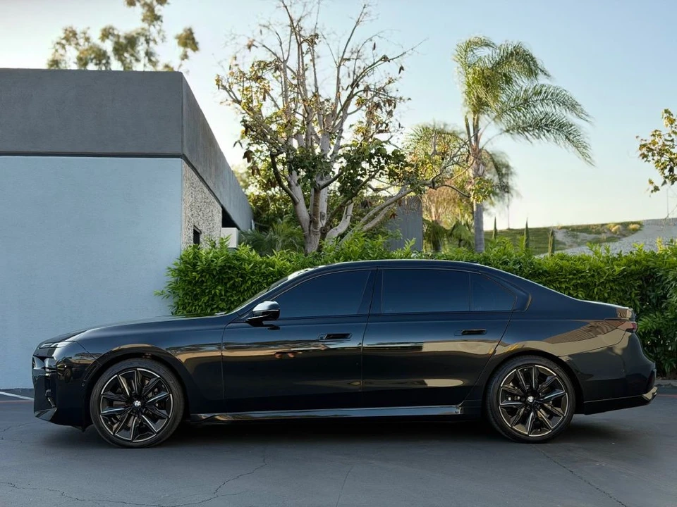 2025 BMW G70 7 Series - Image 8 of 21