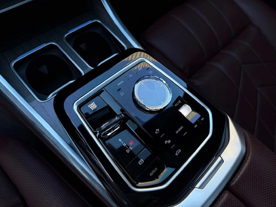 2025 BMW G70 7 Series - Image 20 of 21