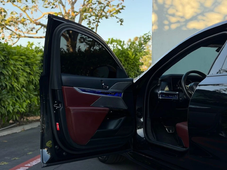 2025 BMW G70 7 Series - Image 14 of 21