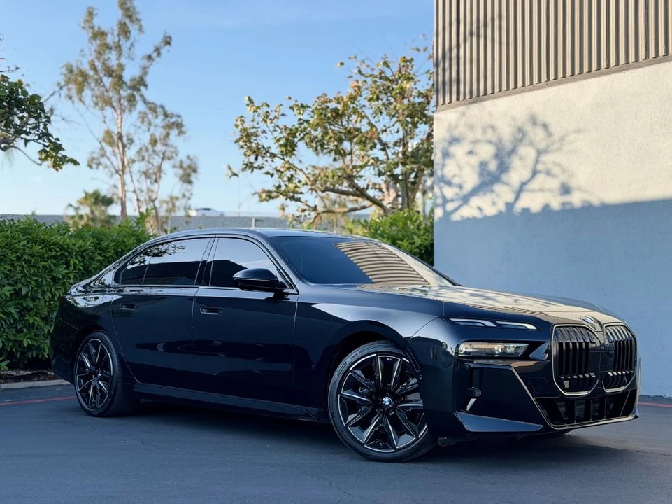 2025 BMW G70 7 Series - Image 2 of 21