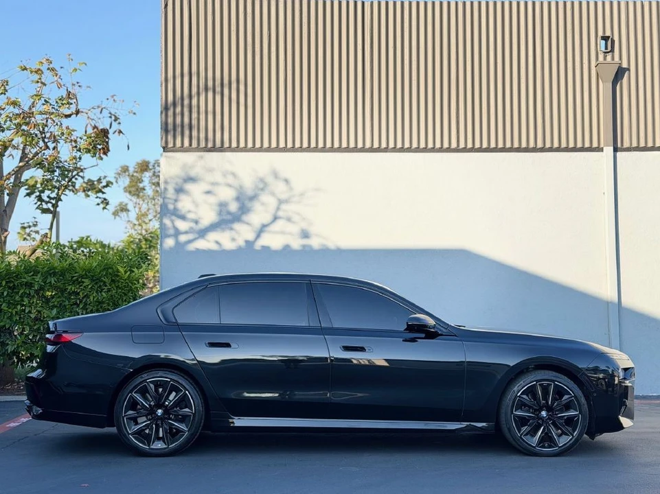 2025 BMW G70 7 Series - Image 3 of 21